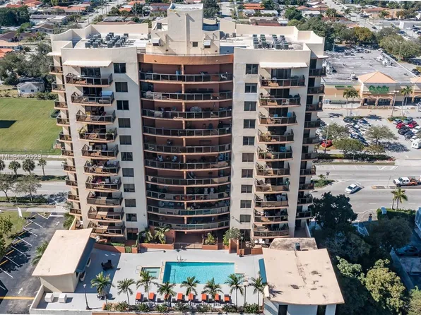 2301 SW 27th Ave APT 703, Miami, FL 33145