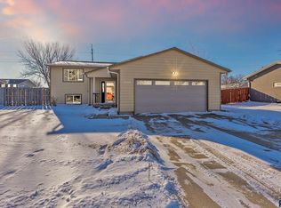5519 W Dardanella Rd, Sioux Falls, SD 57106