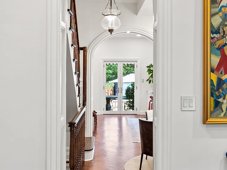 1063 Thomas Jefferson St NW — Photo 5