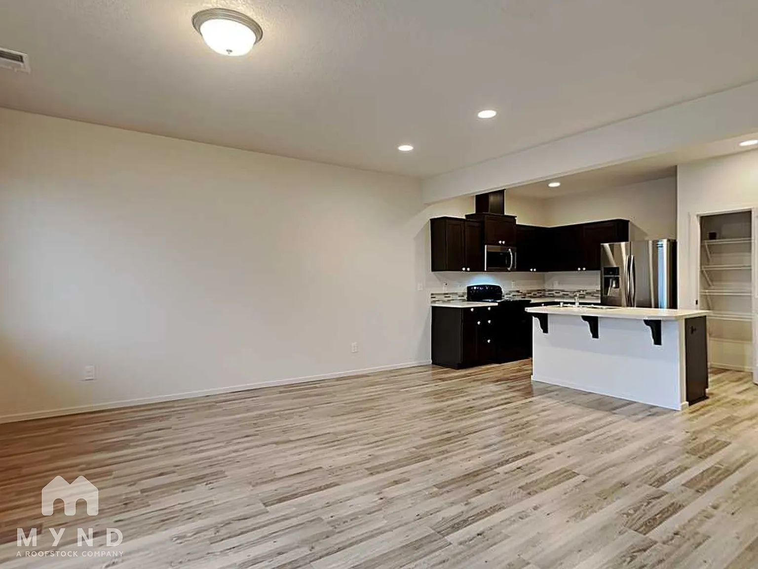 3 bed, 2.5 bath, 1544 sqft, $2,349 — Photo 3