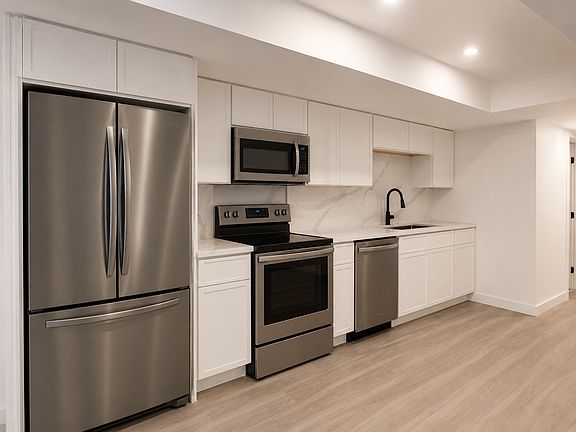 2nd image of 531 Bennington St Floor 1