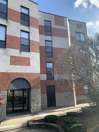 1st image of 35 Vine St APT 203