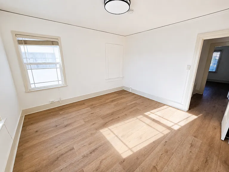 1145 1/2 S Kenmore Ave #1145-1/2 — Photo 12