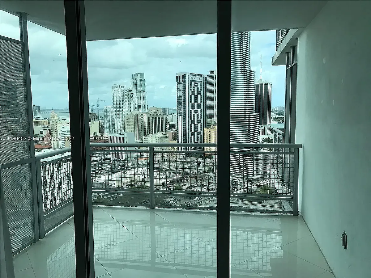 Building Photo - 350 S Miami Ave #2811