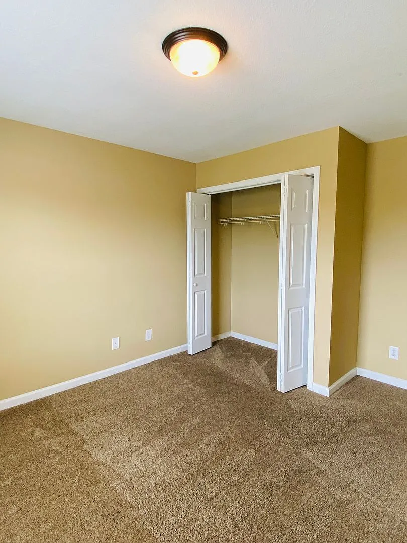 Townhome for Rent with Garage! — Photo 2
