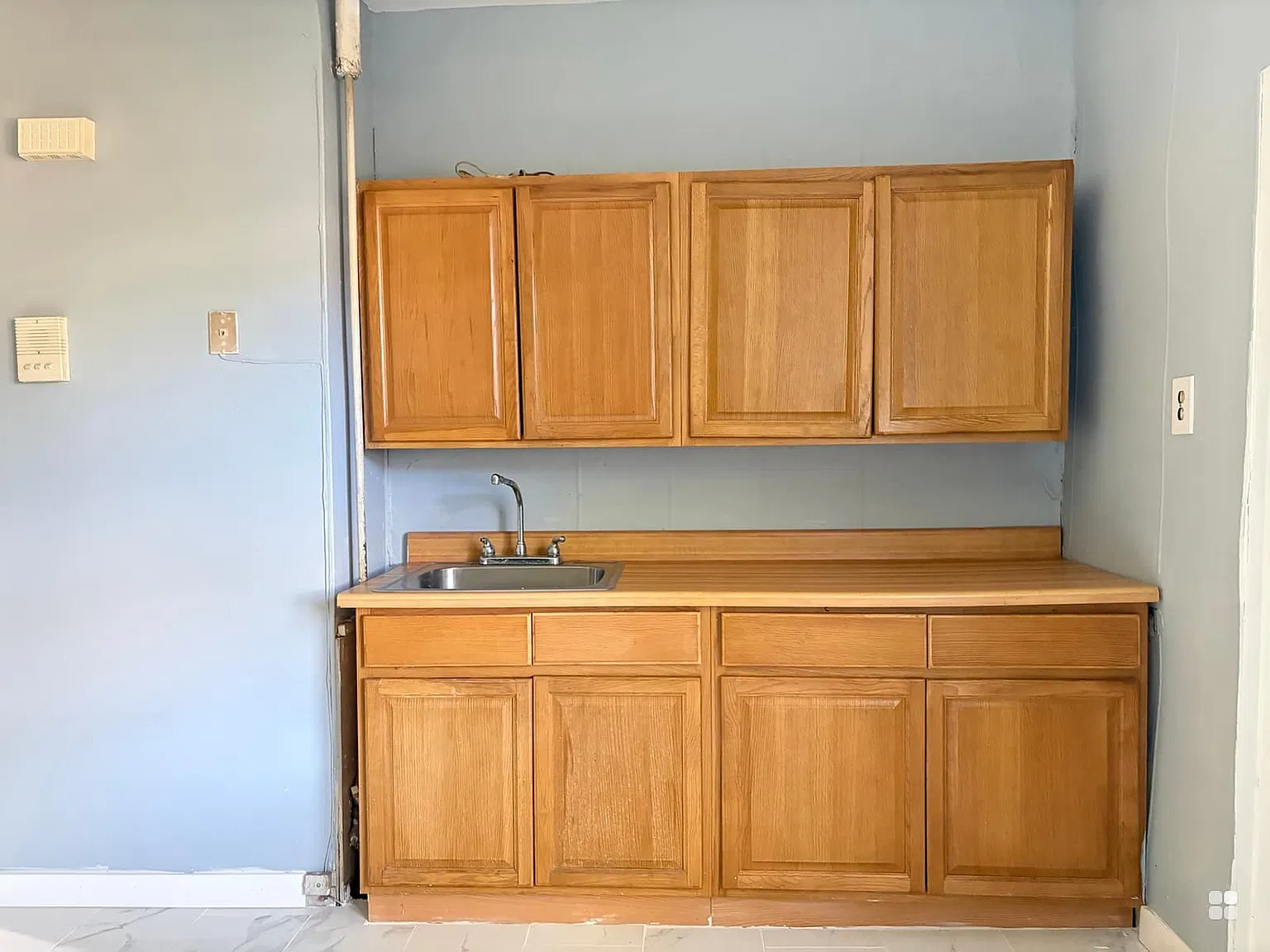 3 bed, 900 sqft, $1,950 — Photo 2