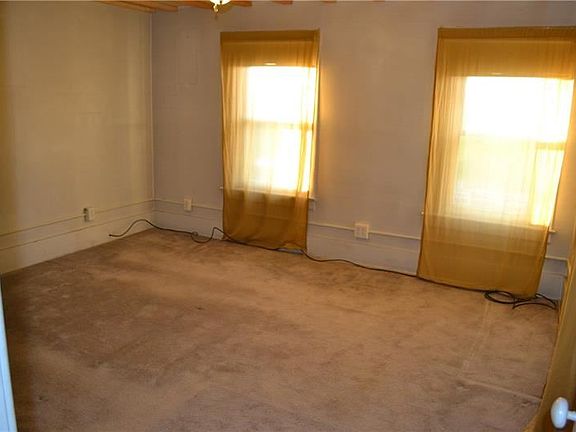 5th image of 108 Highland Ave