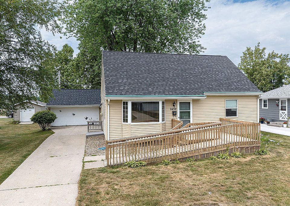 1st image of 2452 Lauren Dr SW