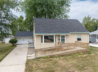 2452 Lauren Dr SW, Cedar Rapids, IA 52404