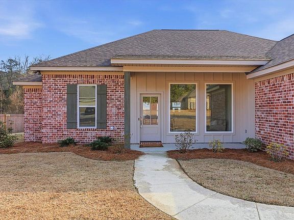 3rd image of 207 Dolly Ln