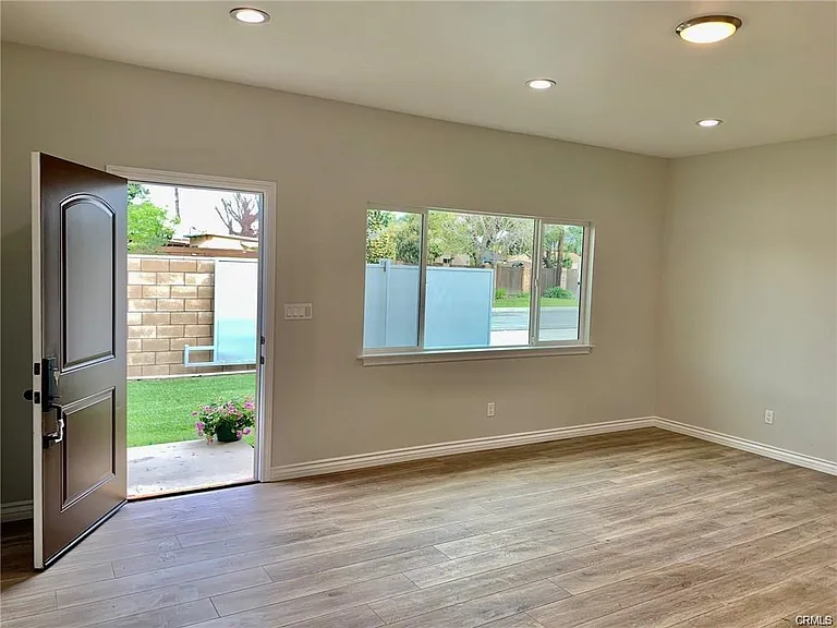 2411 1/2 S Primrose Ave — Photo 7