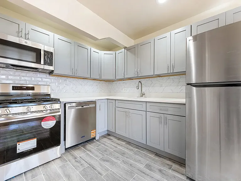 16 Roosevelt Pl #3 — Photo 7