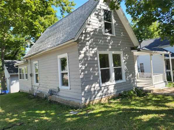 1400 13th Ave, Marion, IA 52302