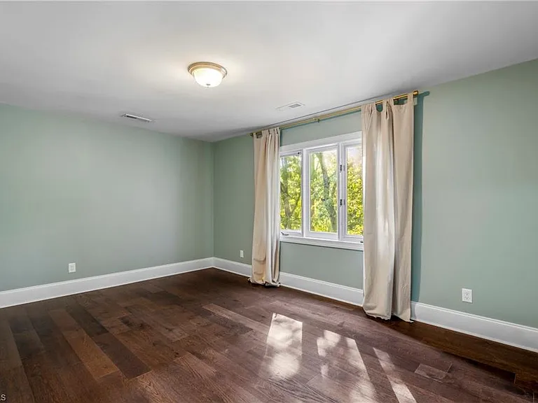 4103 Oak Hollow Dr — Photo 32