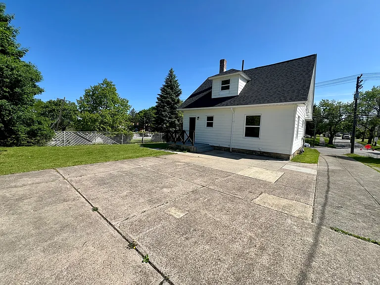 15264 Broadway Ave — Photo 4