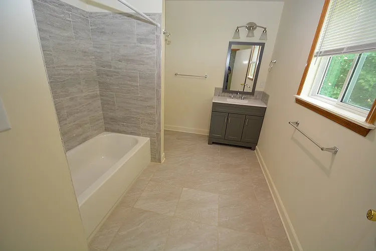 816 Walker St — Photo 7
