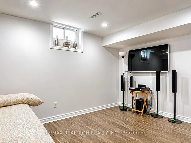 1157 Beneford Rd — Photo 10