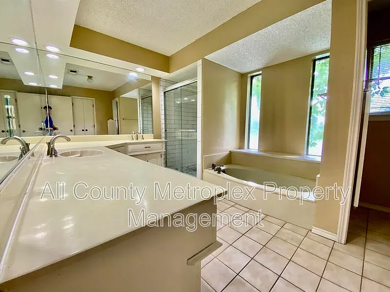 223 Woodcrest Dr — Photo 11