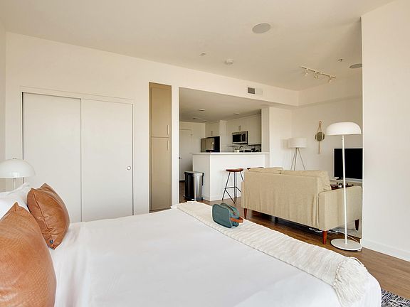 4th image of 304 Myrtle St Unit 303