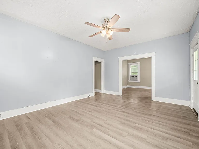 109 Claiborne St — Photo 8