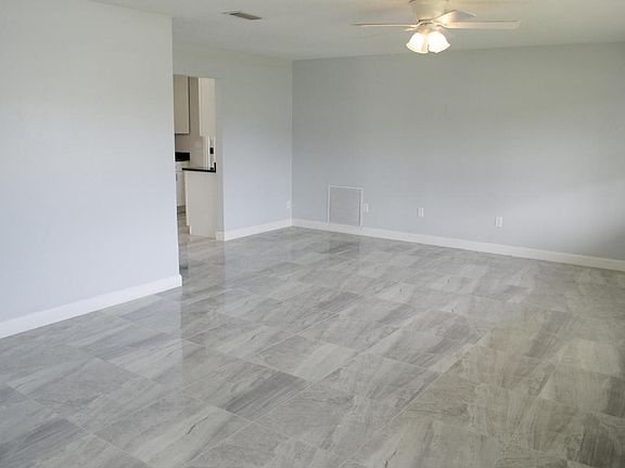 4th image of 249 Harbour Dr E