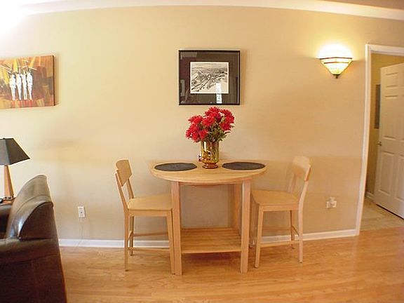 EATING AREA