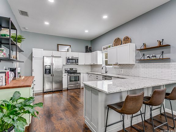 2nd image of 7331 Parkett Dr.