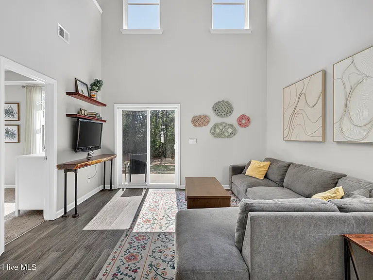 3647 Roseblossom Dr — Photo 12