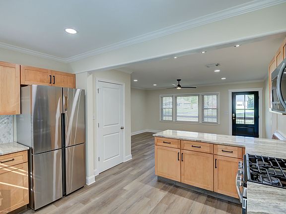 5th image of 323 Thornton Rd