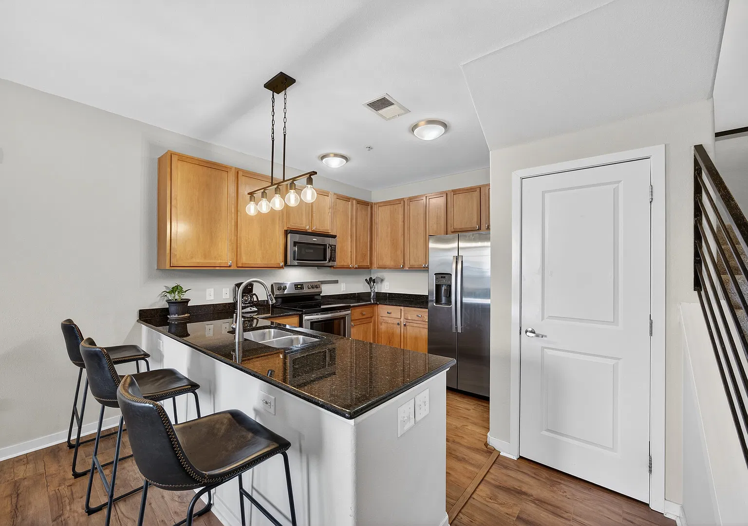 Fully Furnished 2 Bed / 3 Bath Condo For Rent - Park Hill Denver, Co! — Photo 4