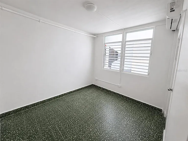 2844 Roosevelt #302 — Photo 4