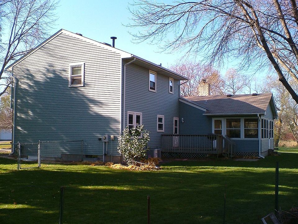 2nd image of 18620 33rd Ave N