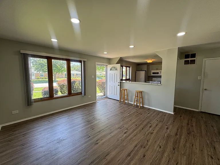 820 Park Ave — Photo 3
