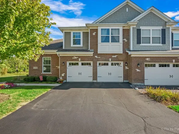 1N755 Redbud Ln, Winfield, IL 60190