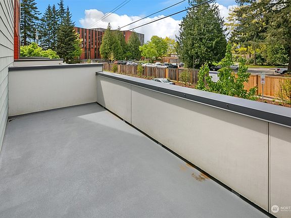 5th image of 11764 Burke Avenue N