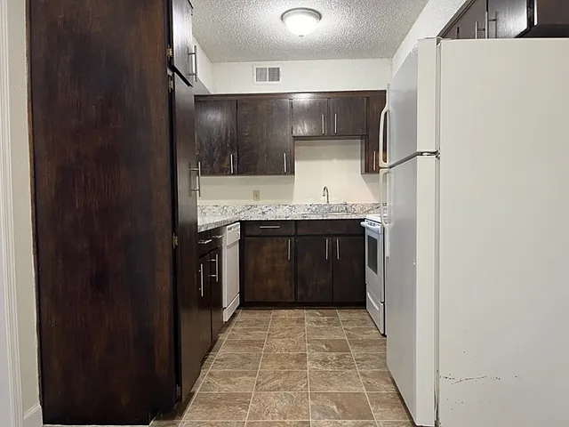 Tiblow Village Apartments — Photo 31