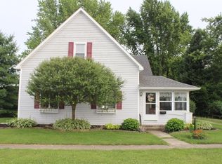 253 W 2nd St, Albany, IN 47320