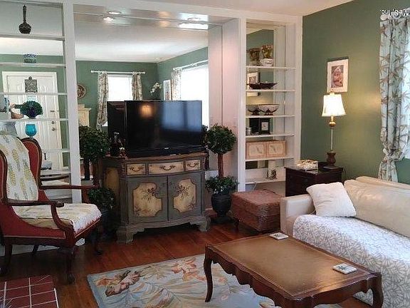 3rd image of 6343 Mercer Cir E
