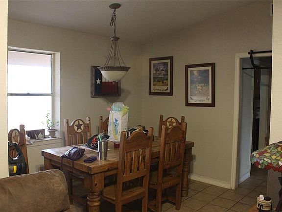 2nd image of 300 Woodlawn Dr