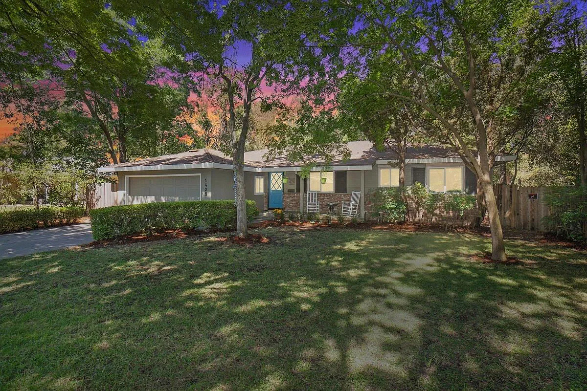 1429 Cornell Dr photo 1