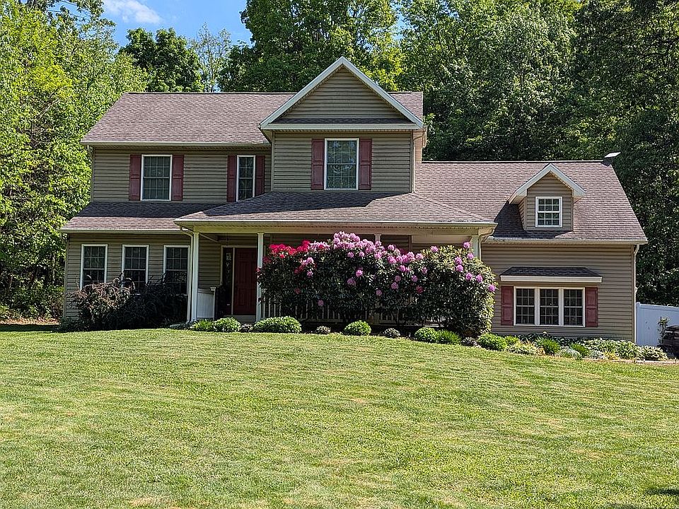 1st image of 407 Clouser Hollow Rd