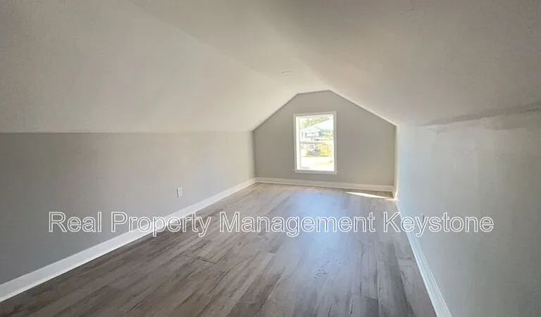 1122 Stock St — Photo 12