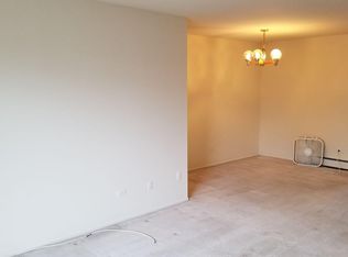 10421 Dearlove Rd APT B2, Glenview, IL 60025