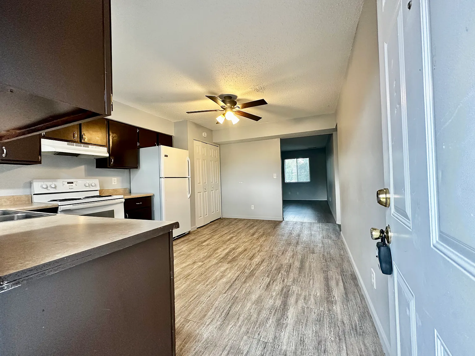 2 bed, 800 sqft, $975 — Photo 2