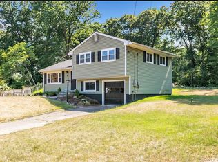 43 Stonecrop Rd, Norwalk, CT 06851