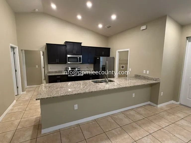 1841 NW 20th Ave — Photo 3