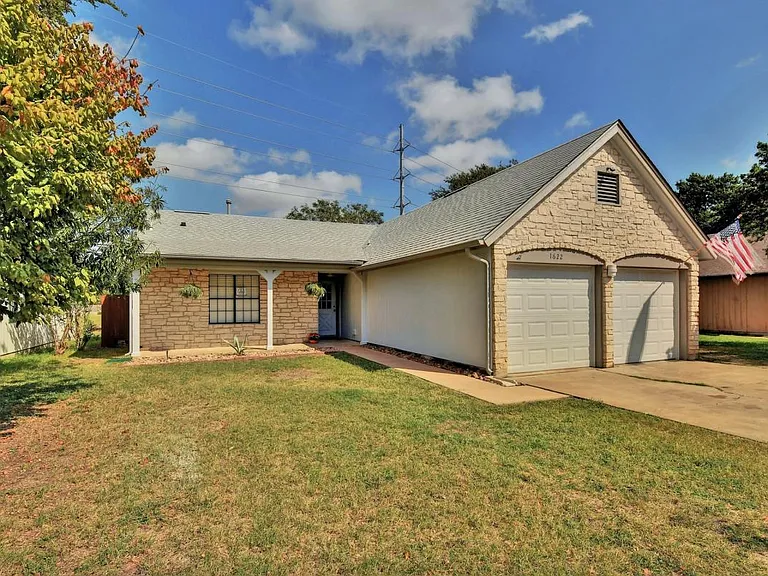 1622 Peachtree Valley Dr — Photo 2