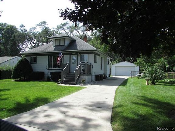 2nd image of 30753 Brentwood St