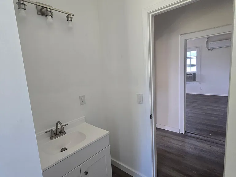Bathroom (shared)