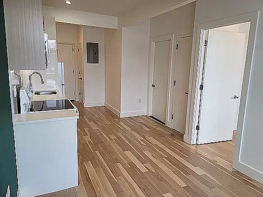 3rd image of 810 Lexington Ave #3